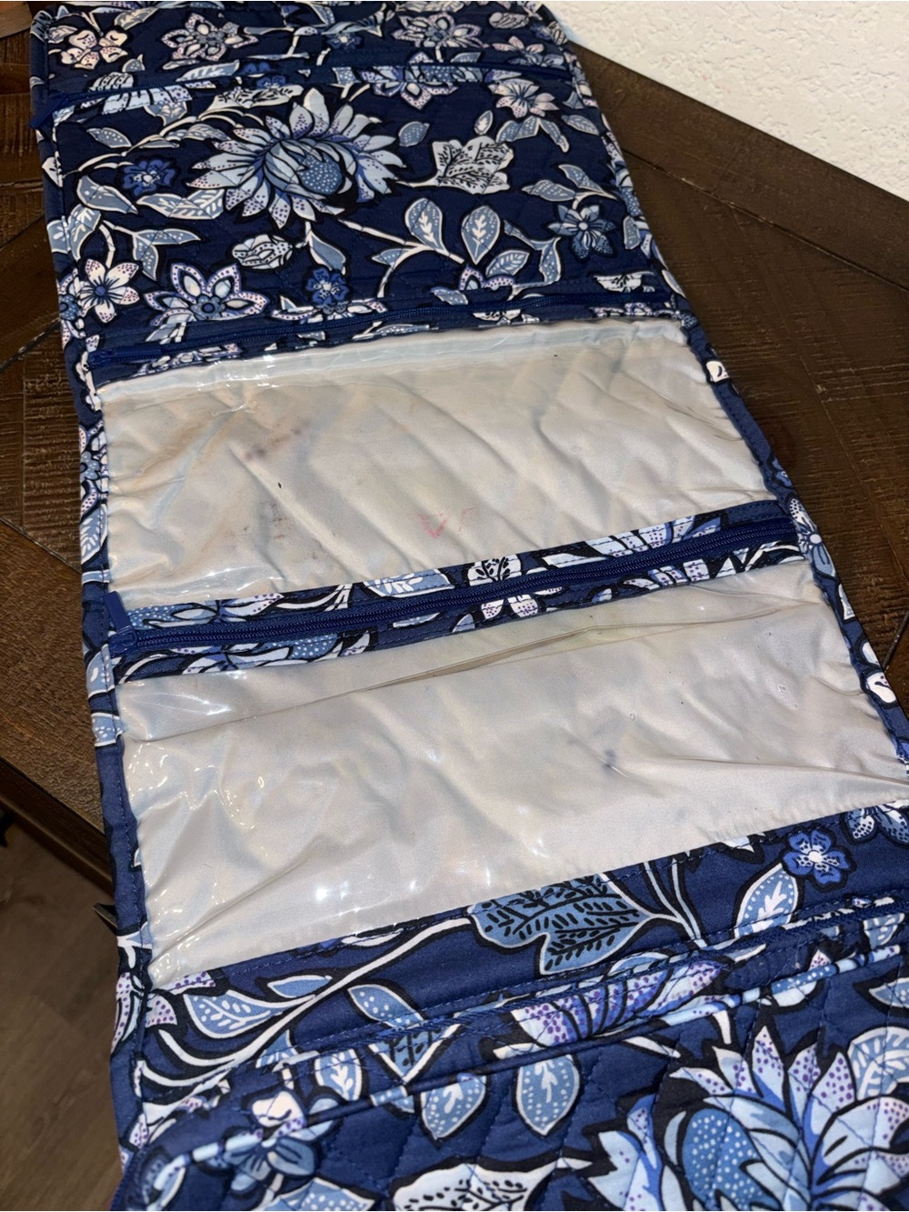 Vera Bradley Hanging Travel Organizer Blue Floral Quilted Toiletry Cosmetic Bag - Picture 6 of 9
